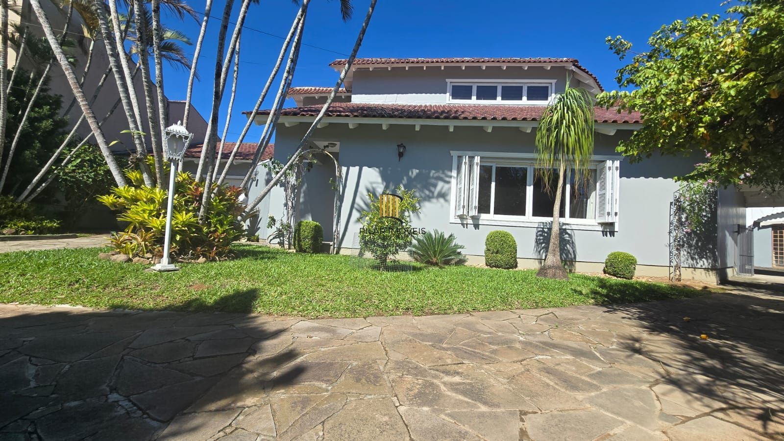 Casa em Porto Alegre, no bairro Ipanema, com 3 dormitório(s), à venda.