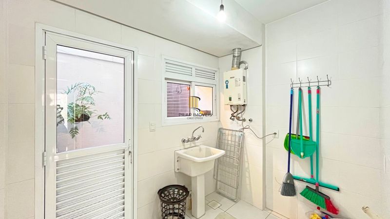 Casa de Condomínio 4 dormitórios no bairro Praia de Belas