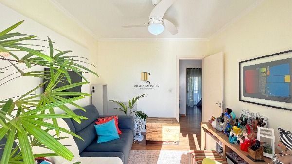 Casa Condominio em Porto Alegre, no bairro Vila Nova, com 3 dormitório(s), e 3 banheiros, à venda.