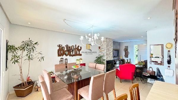 Casa Condominio em Porto Alegre, no bairro Vila Nova, com 3 dormitório(s), e 3 banheiros, à venda.