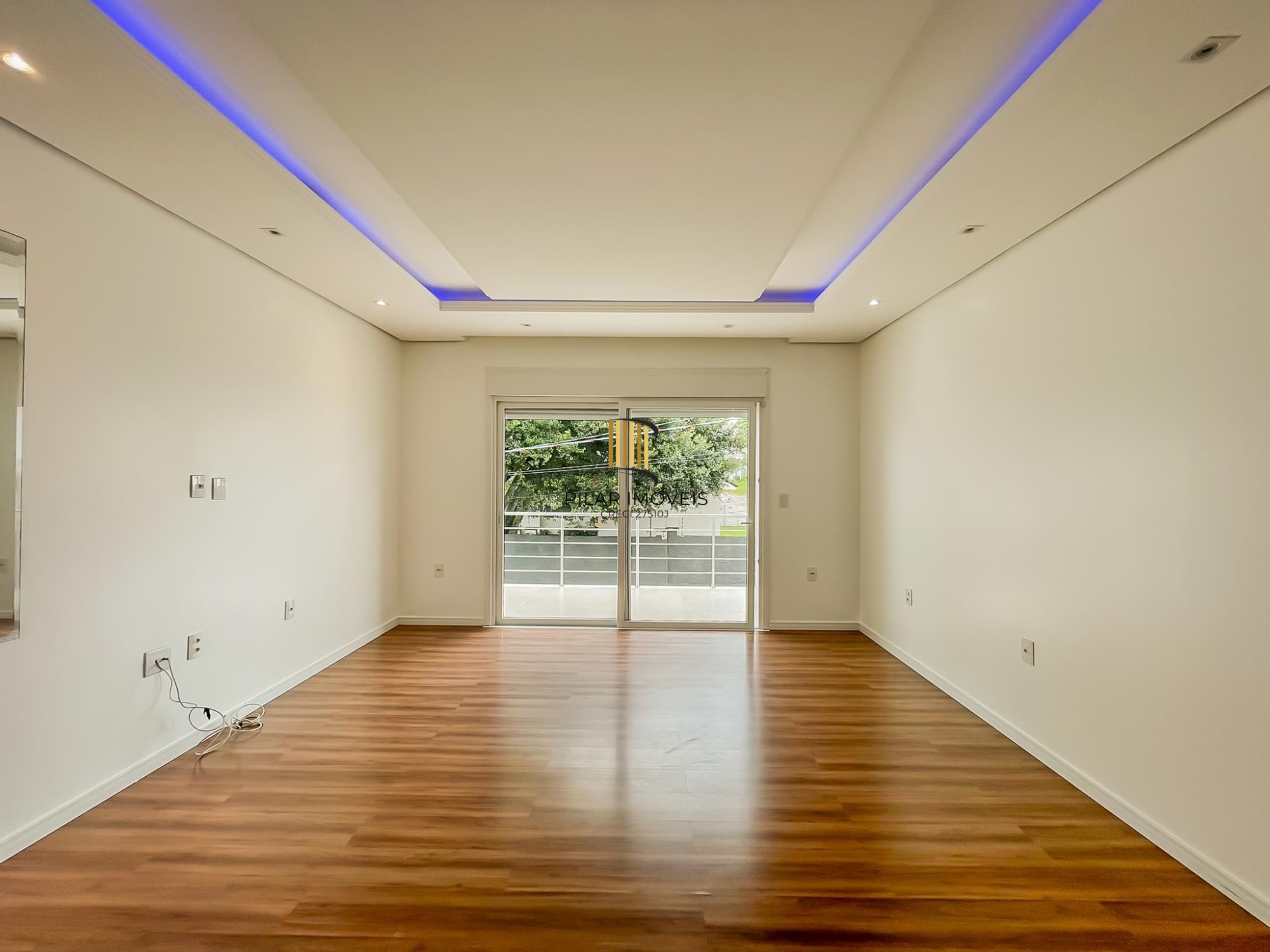 Casa ampla com piscina e suíte diferenciada em condomínio no Lagos de Ipanema zona Sul de Porto Alegre !