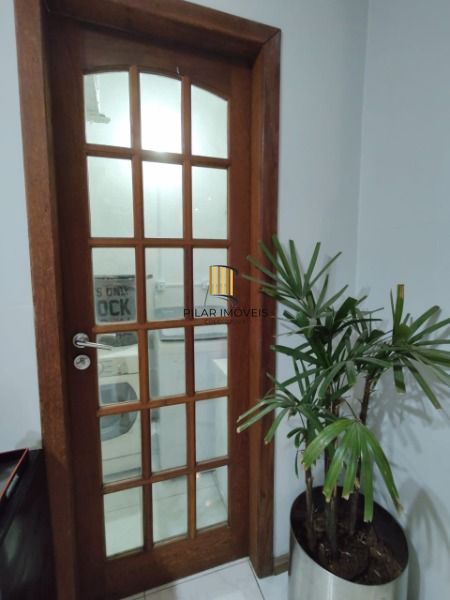Casa 2 dormitórios no bairro Hípica