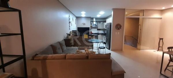 Casa para Venda - 374m², 4 dormitórios, sendo 1 suites, 3 vagas - Guarujá
