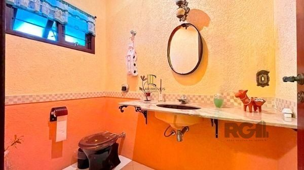Casa em Porto Alegre, no bairro Ipanema, com 3 dormitório(s), à venda.