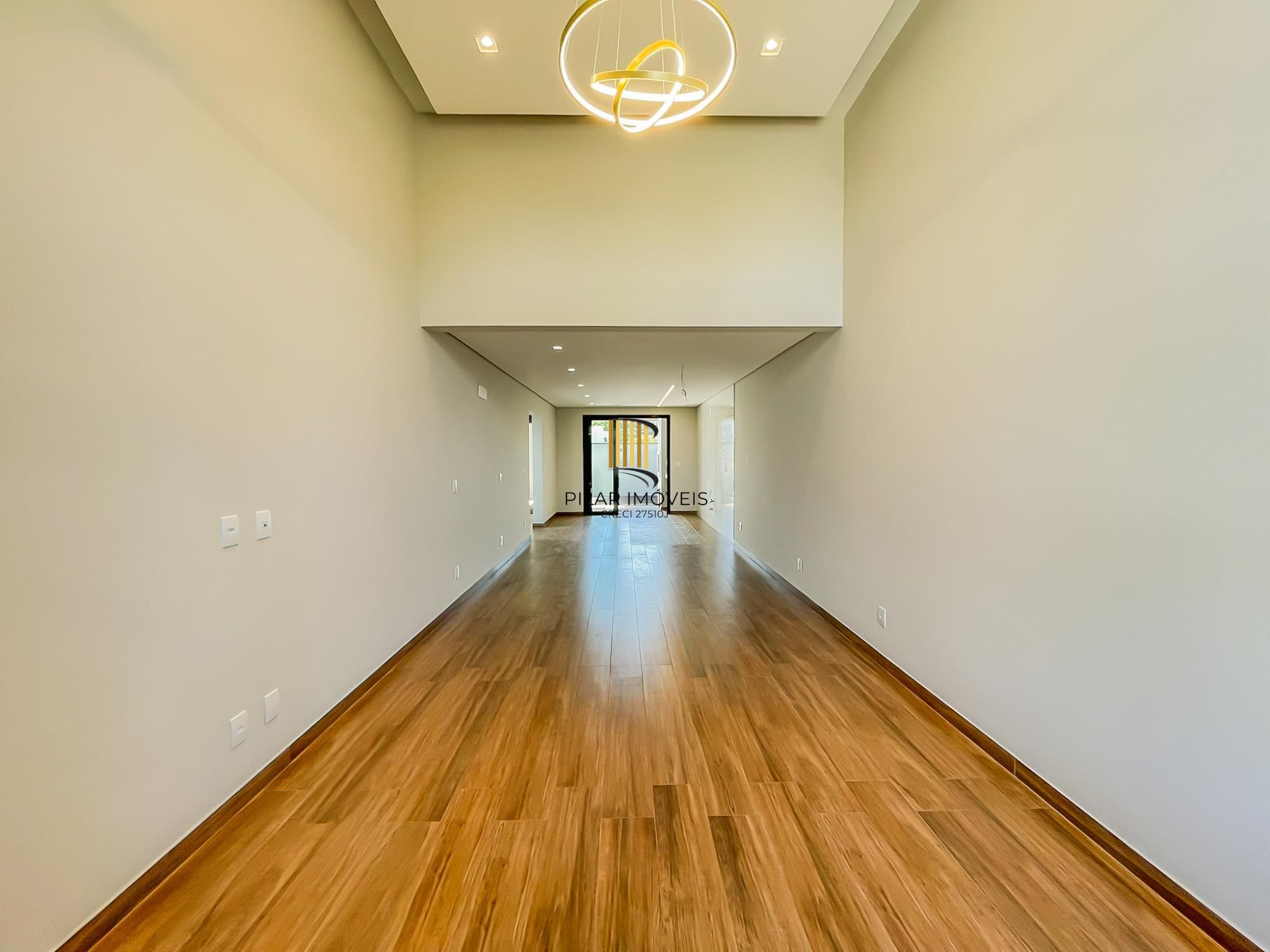 Casa 3 dormitórios no bairro Hípica