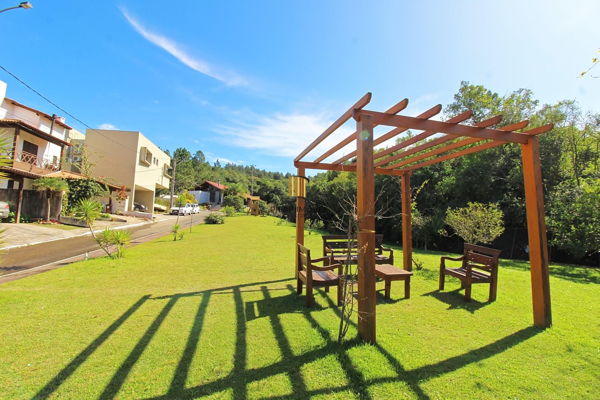 Casa 3 suítes com piscina em condomínio alto padrão na zona sul de Porto Alegre !
