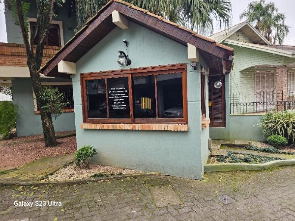 Casa Condominio em Porto Alegre, no bairro Ipanema, com 3 dormitório(s), e 3 banheiros, à venda.