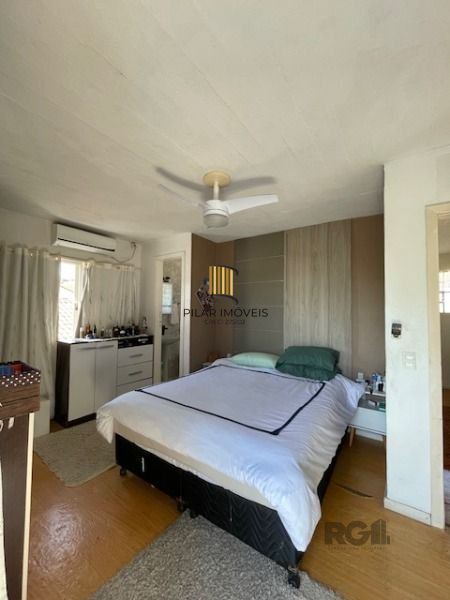 Casa em Porto Alegre, no bairro Vila Nova, com 3 dormitório(s), e 3 banheiros, à venda.