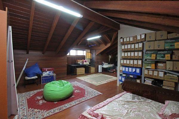 Casa em Porto Alegre, no bairro Guarujá, com 3 dormitório(s), e 3 banheiros, à venda.
