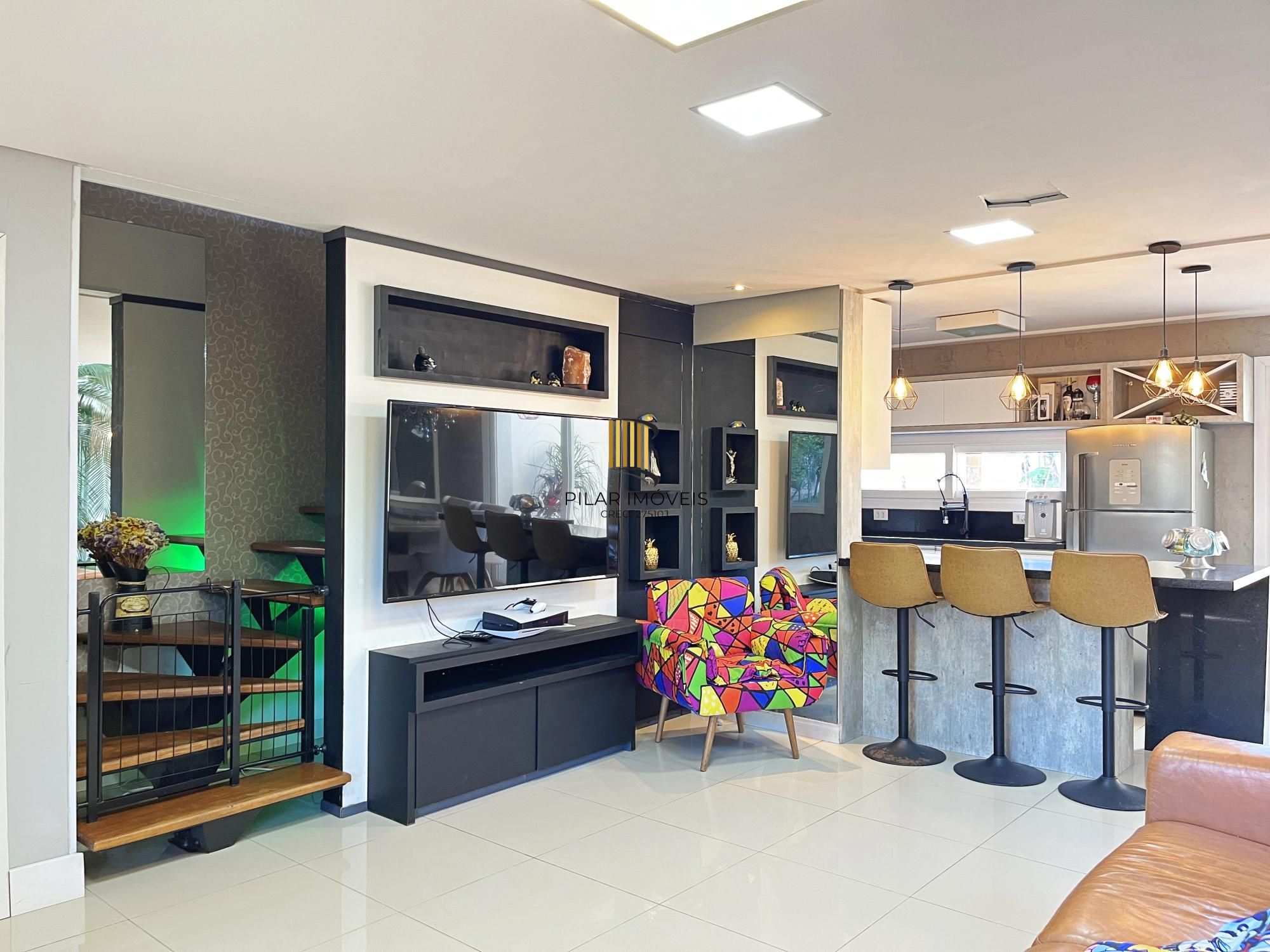 Casa 4 dormitórios no bairro Hípica