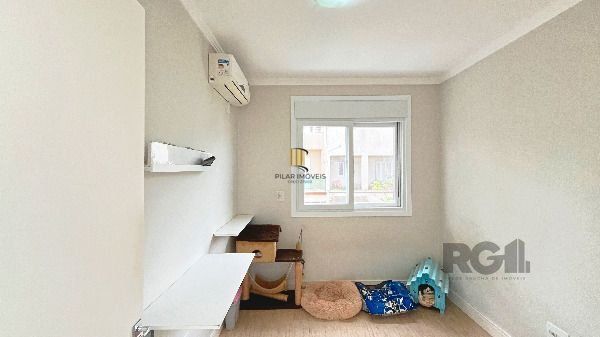 Casa em Porto Alegre, no bairro Hípica, com 3 dormitório(s), e 3 banheiros, à venda.