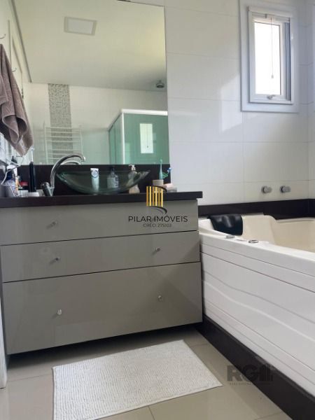 Casa Condominio em Porto Alegre, no bairro Jardim Carvalho, com 3 dormitório(s), à venda.