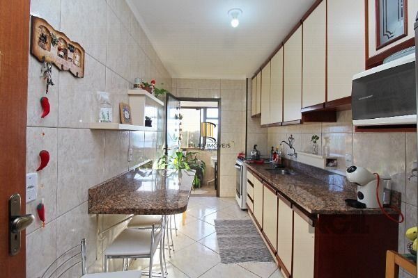 Apartamento em Porto Alegre, no bairro Nonoai, com 3 dormitório(s), e 3 banheiros, à venda.