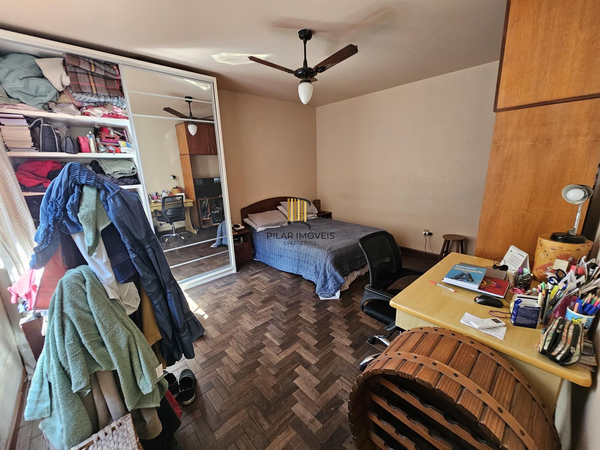 Casa térrea no coração do bairro Tristeza com terreno de 840,00m² excelente localização, ideal para construtoras.