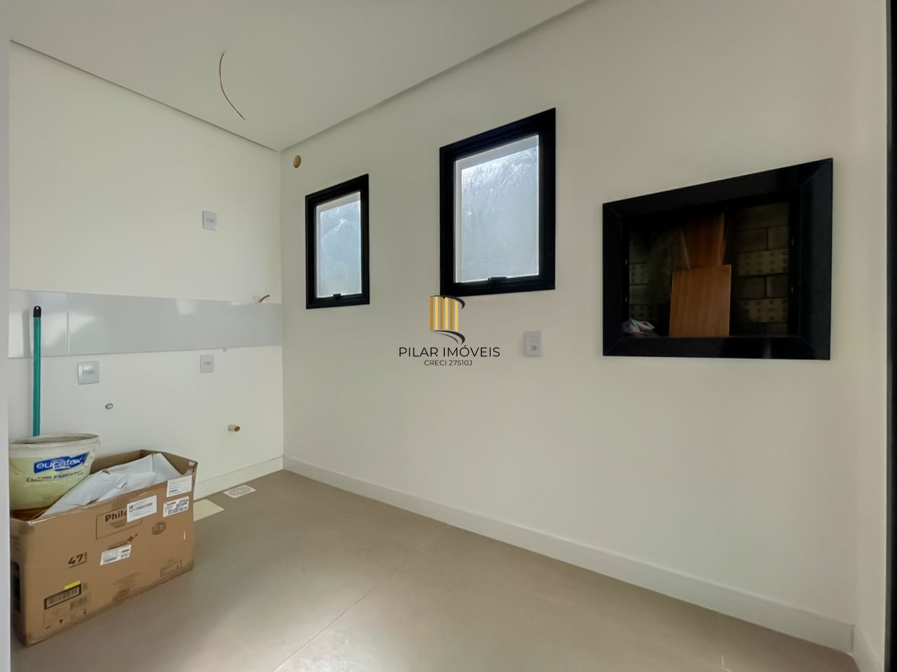 Casa Condominio em Porto Alegre, no bairro Ipanema, com 3 dormitório(s), e 3 banheiros, à venda.