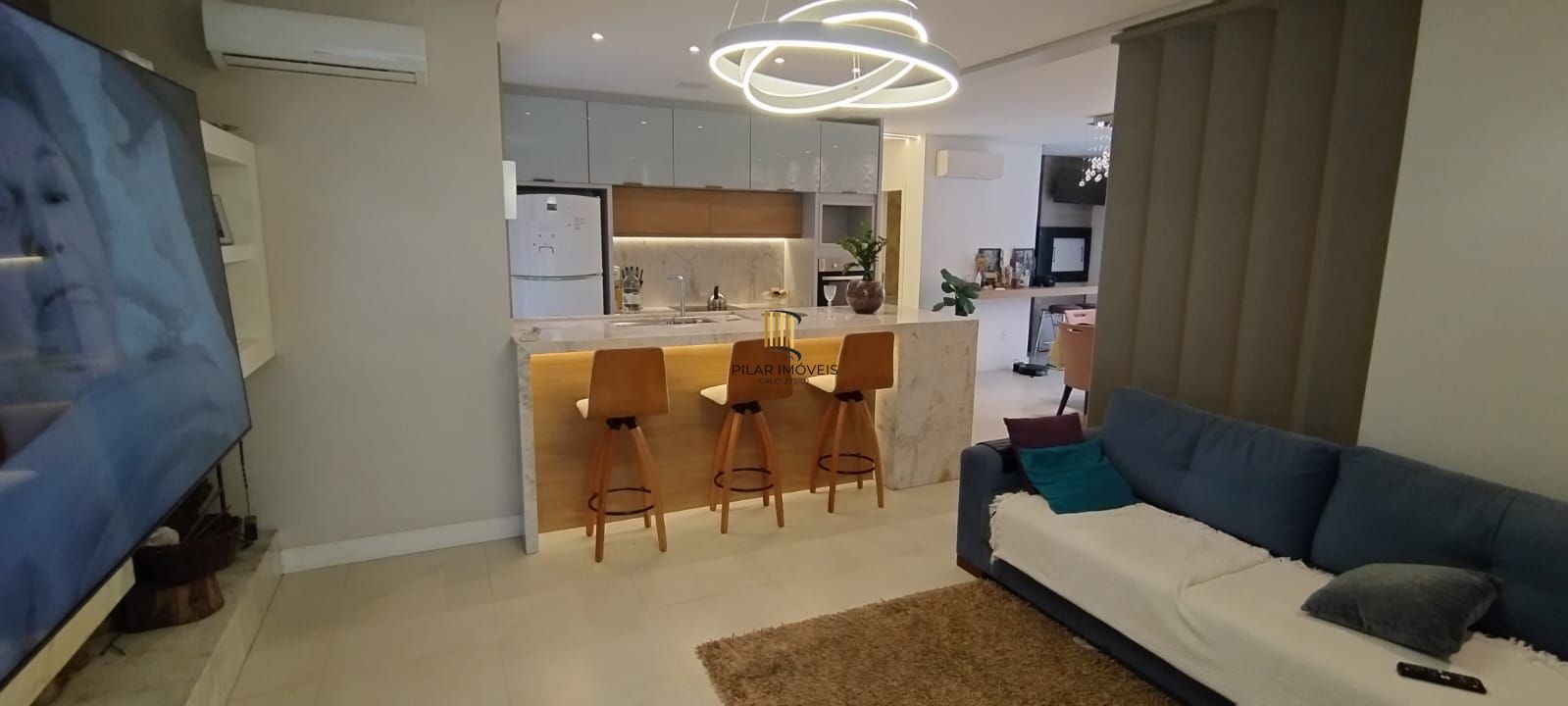 Casa térrea em condomínio fechado com 3 suítes, mobiliada, pátio , 168 m² privativos