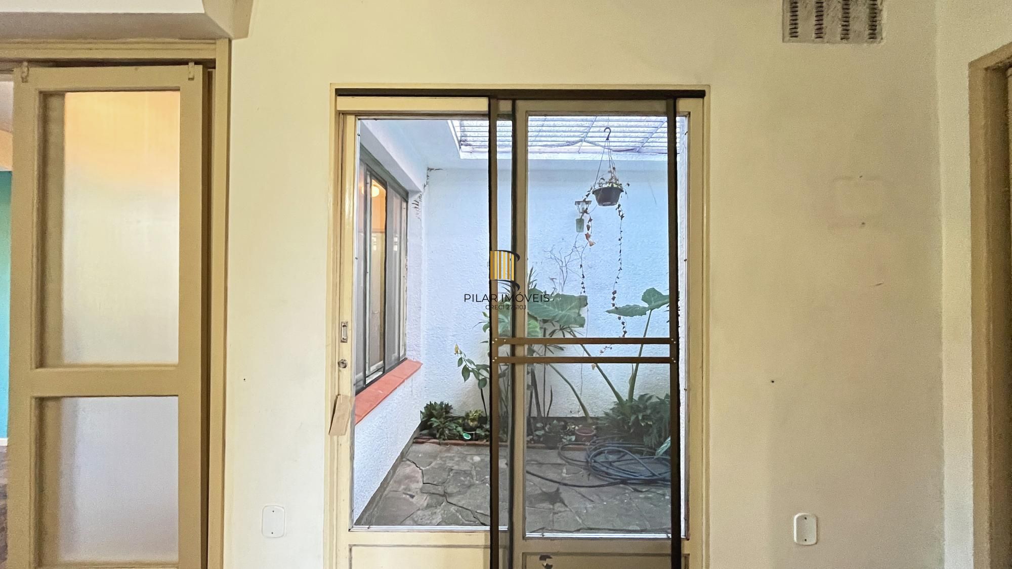 Casa 4 dormitórios no bairro Glória