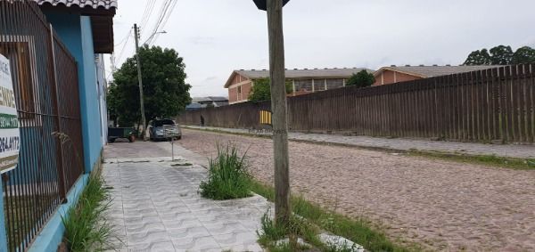 Casa em Porto Alegre, no bairro Hípica, com 2 dormitório(s), e 2 banheiros, à venda.