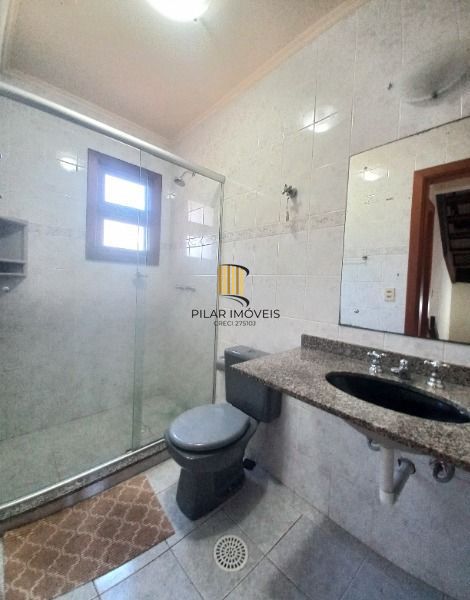 Casa em Porto Alegre, no bairro Ipanema, com 3 dormitório(s), e 3 banheiros, à venda.
