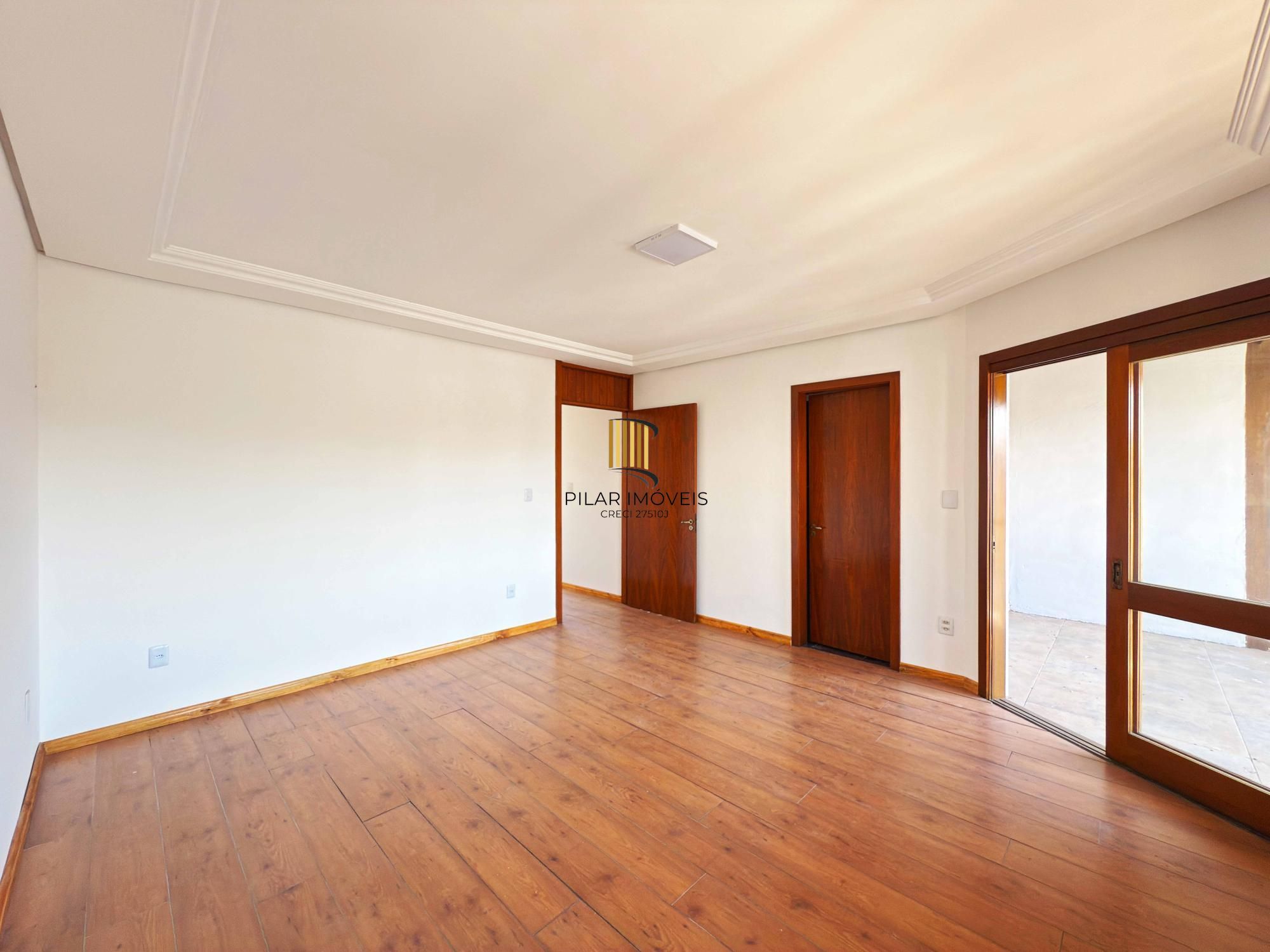 Casa 2 dormitórios no bairro Hípica