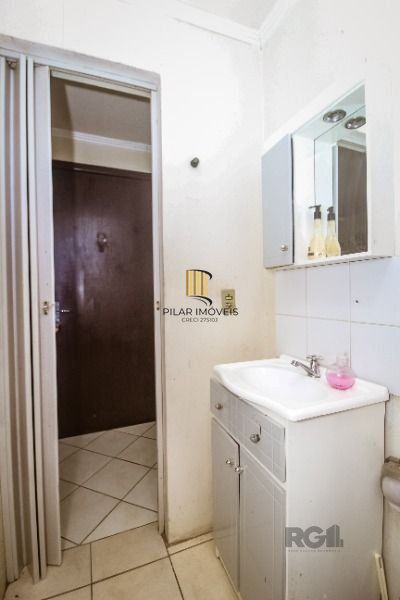 Apartamento em Porto Alegre, no bairro Vila Nova, com 2 dormitório(s), e 2 banheiros, à venda.