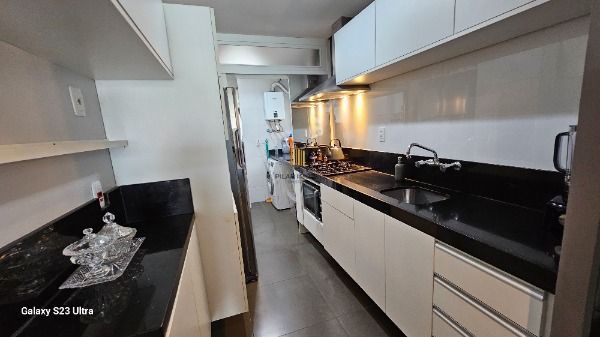 Apartamento em Porto Alegre, no bairro Chácara das Pedras, com 2 dormitório(s), e 2 banheiros, à venda.