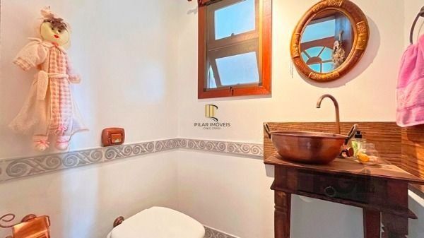 Casa para Venda - 235.64m², 3 dormitórios, sendo 1 suites, 3 vagas - Guarujá