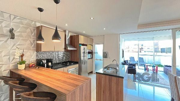 Casa em Porto Alegre, no bairro Hípica, com 3 dormitório(s), e 3 banheiros, à venda.