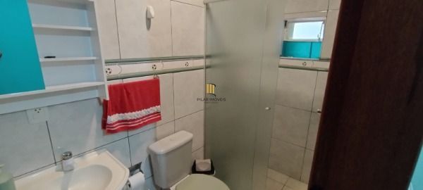 Casa em Porto Alegre, no bairro Nonoai, com 6 dormitório(s), e 6 banheiros, à venda.