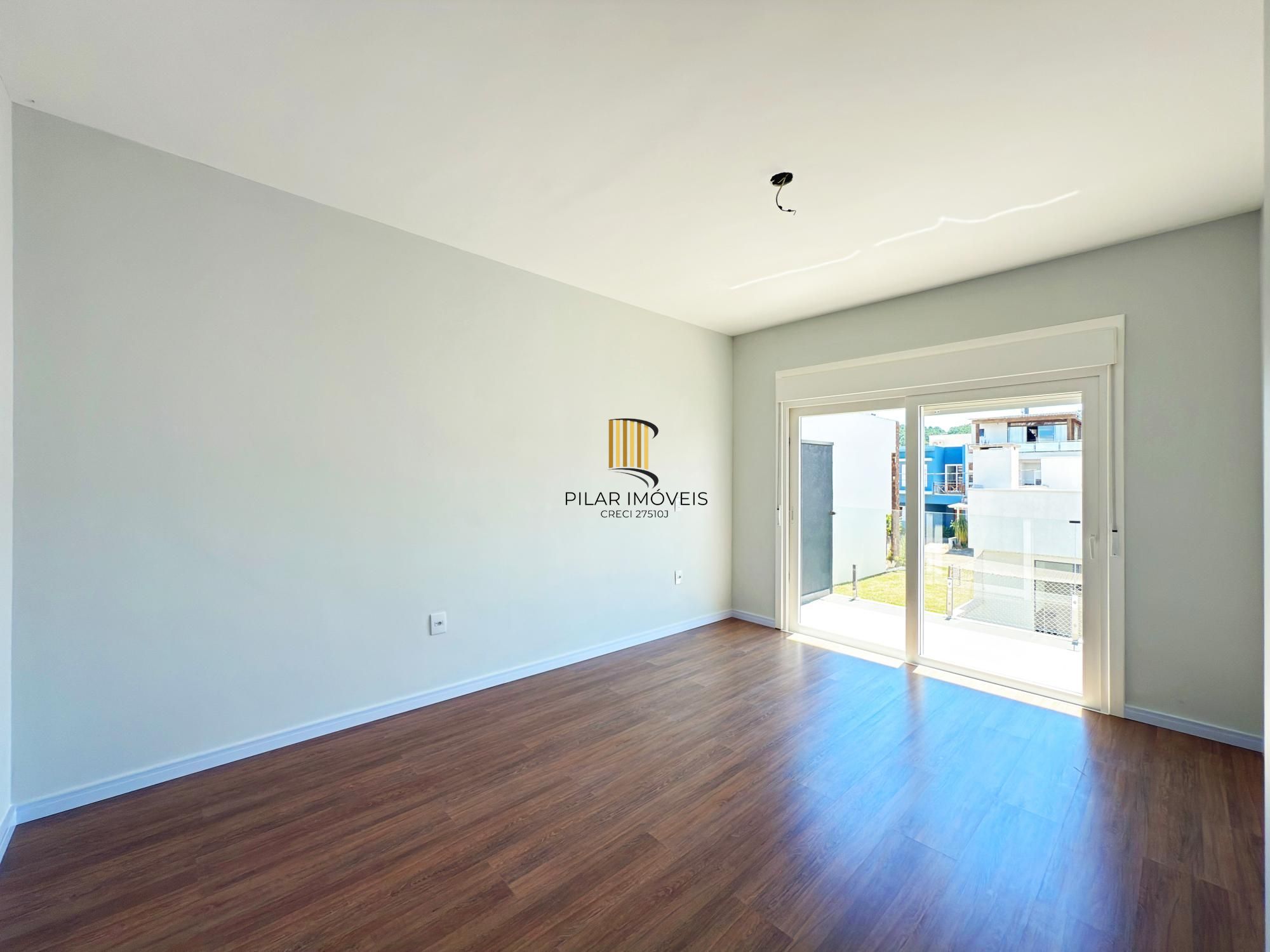 Casa 4 dormitórios( 1 dorm térreo) no Condomínio Villa Amalfi, na zona sul de Porto Alegre.