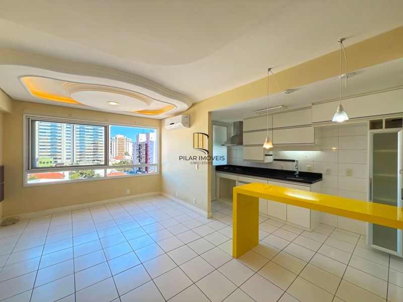 Apartamento com 2 dormitórios, 2 vagas, 65m2 coração do Menino Deus.