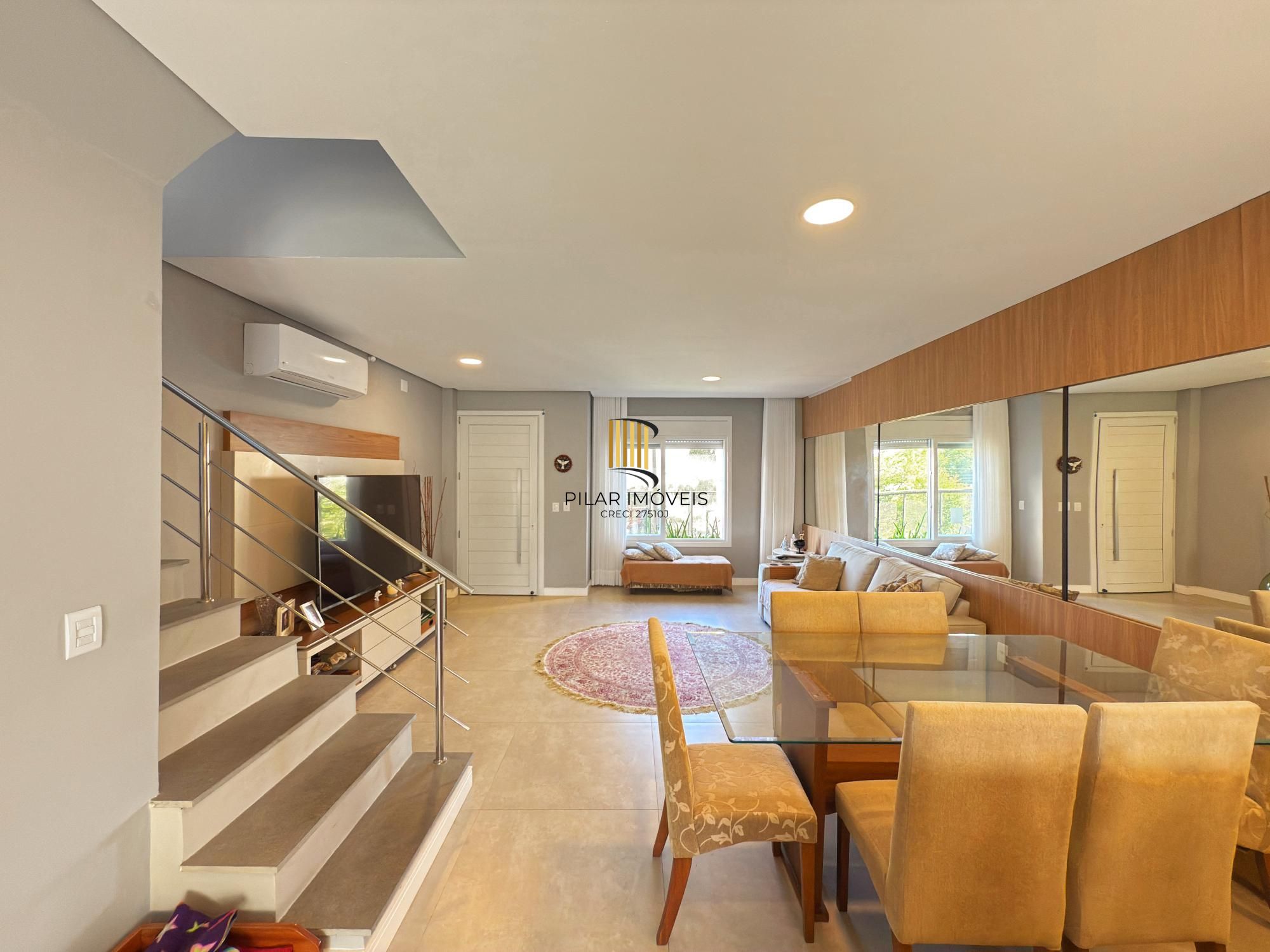 Casa moderna com 3 dormitórios com pátio grande e vista para o Rio Guaíba!