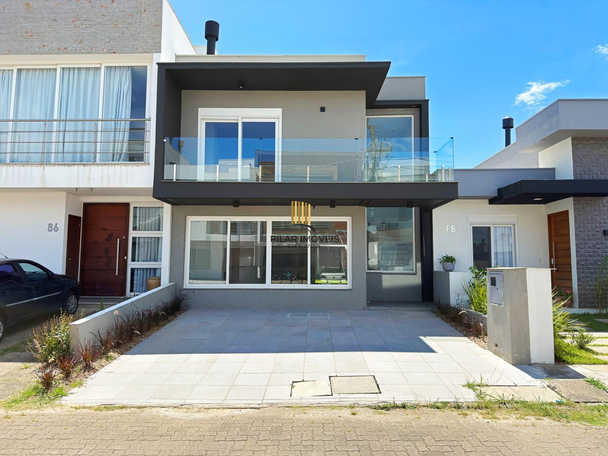 Casa 4 dormitórios( 1 dorm térreo) no Condomínio Villa Amalfi, na zona sul de Porto Alegre. - Pilar Imóveis