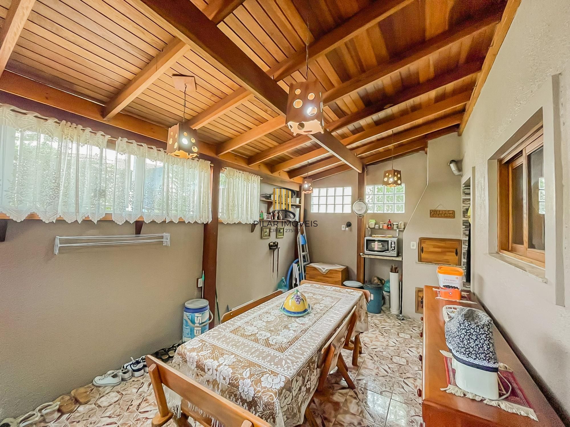 Casa 3 dormitórios no bairro Hípica