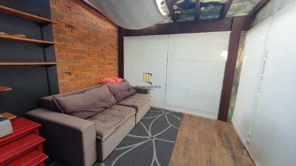 Casa em Porto Alegre, no bairro Espírito Santo, com 3 dormitório(s), e 3 banheiros, à venda.
