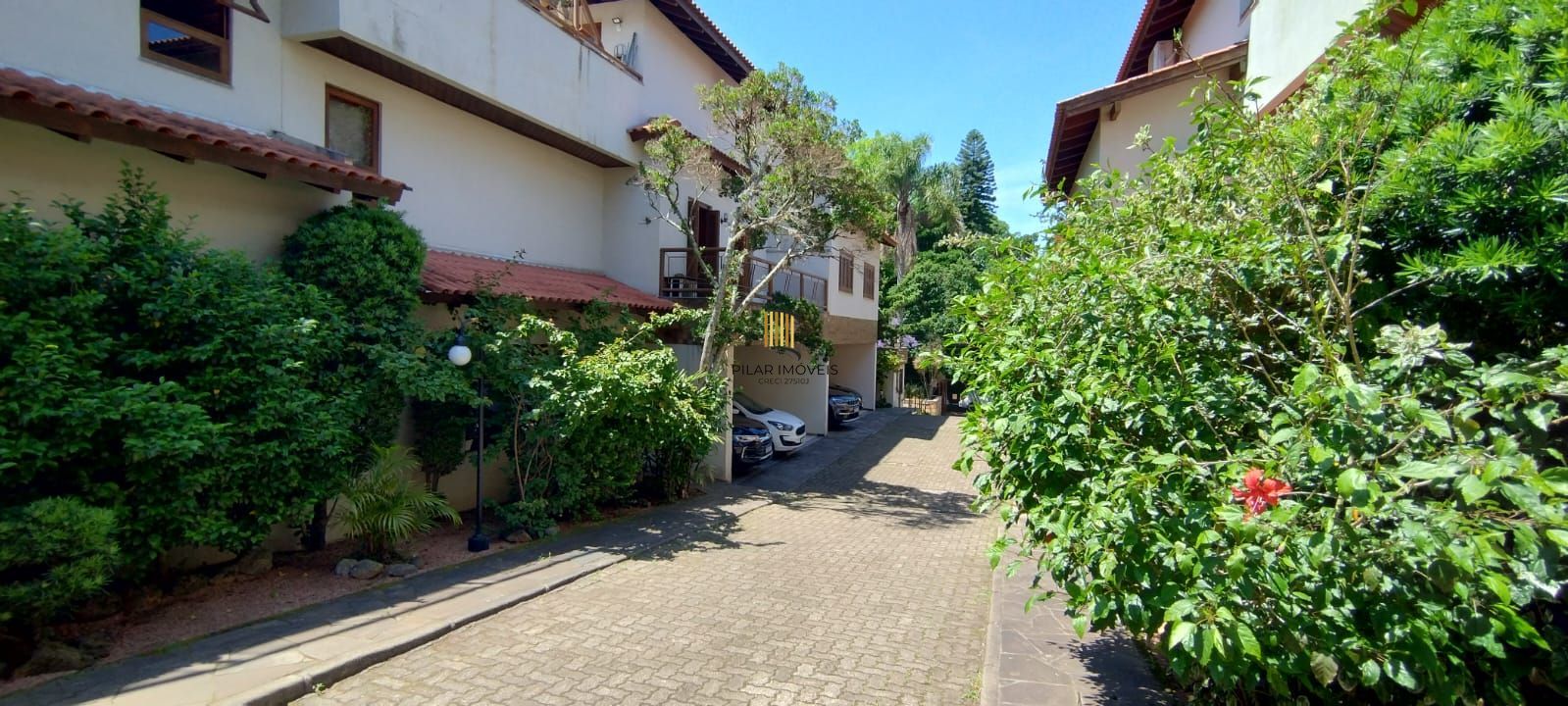 Linda Residência com 3 dormitórios sendo 1 suíte no Jardim Isabel.