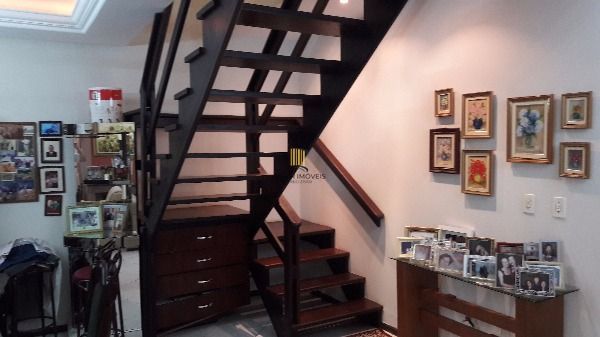 Casa para Venda - 300m², 3 dormitórios, sendo 3 suites, 4 vagas - Espirito Santo