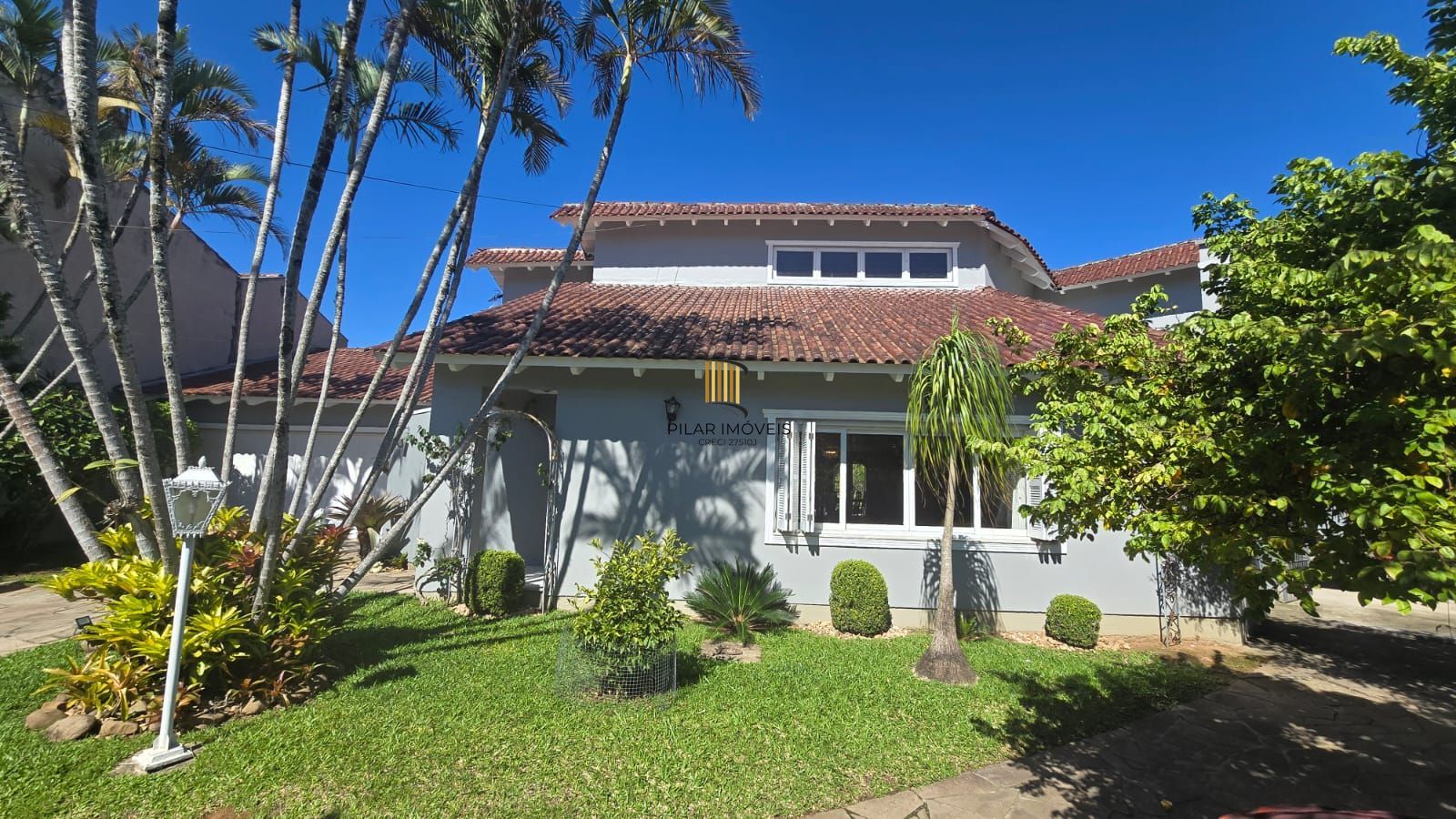 Casa em Porto Alegre, no bairro Ipanema, com 3 dormitório(s), à venda.
