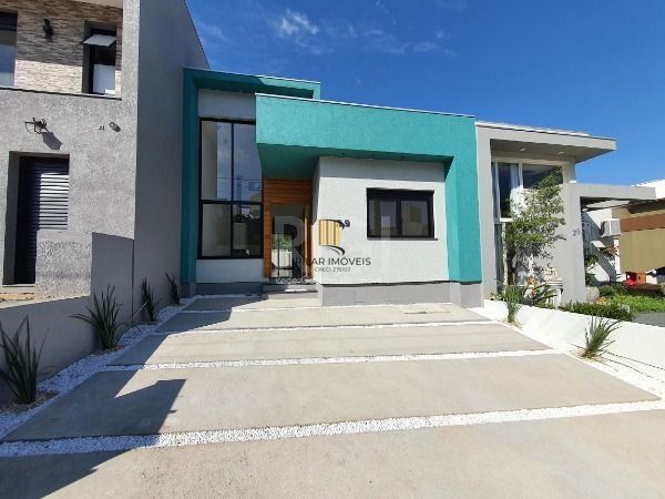 Casa térrea com pátio , 3d , 1 suíte, Condomínio Reserva do Lago I - Hípica