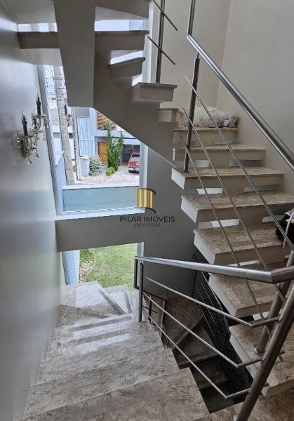 Casa em Porto Alegre, no bairro Hípica, com 3 dormitório(s), e 3 banheiros, à venda.