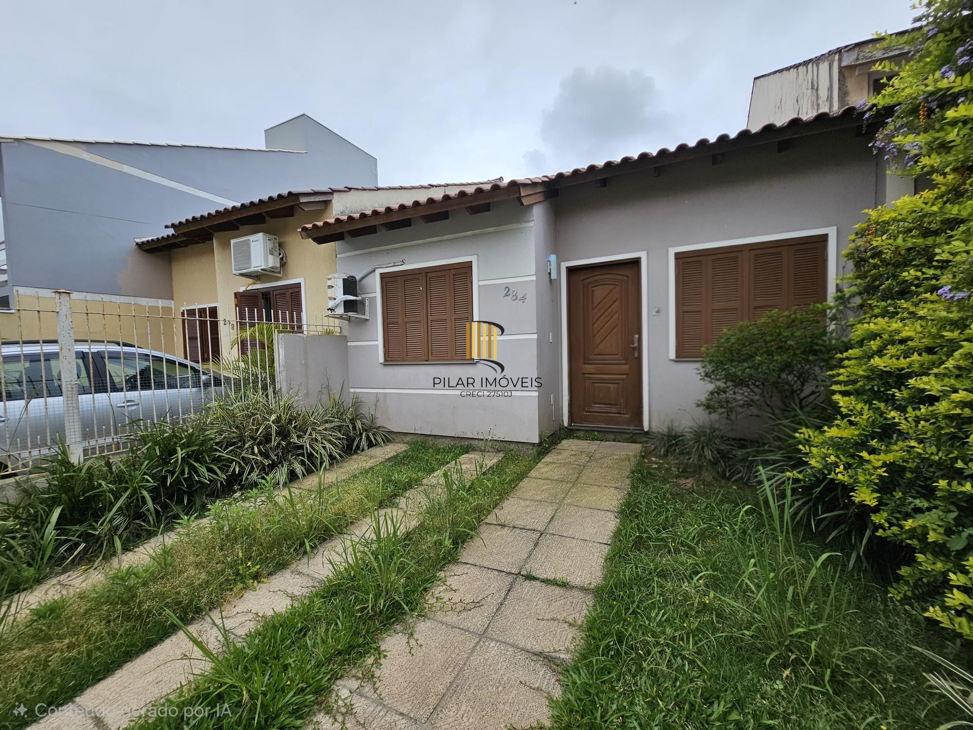 Casa 2 dormitórios no bairro Hípica