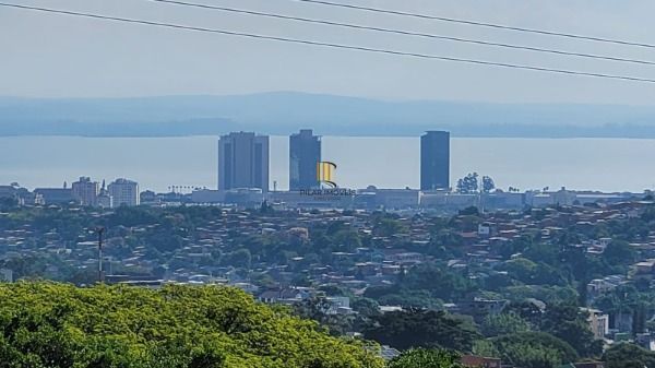 Casa em Porto Alegre, no bairro Teresópolis, com 2 dormitório(s), e 2 banheiros, à venda.