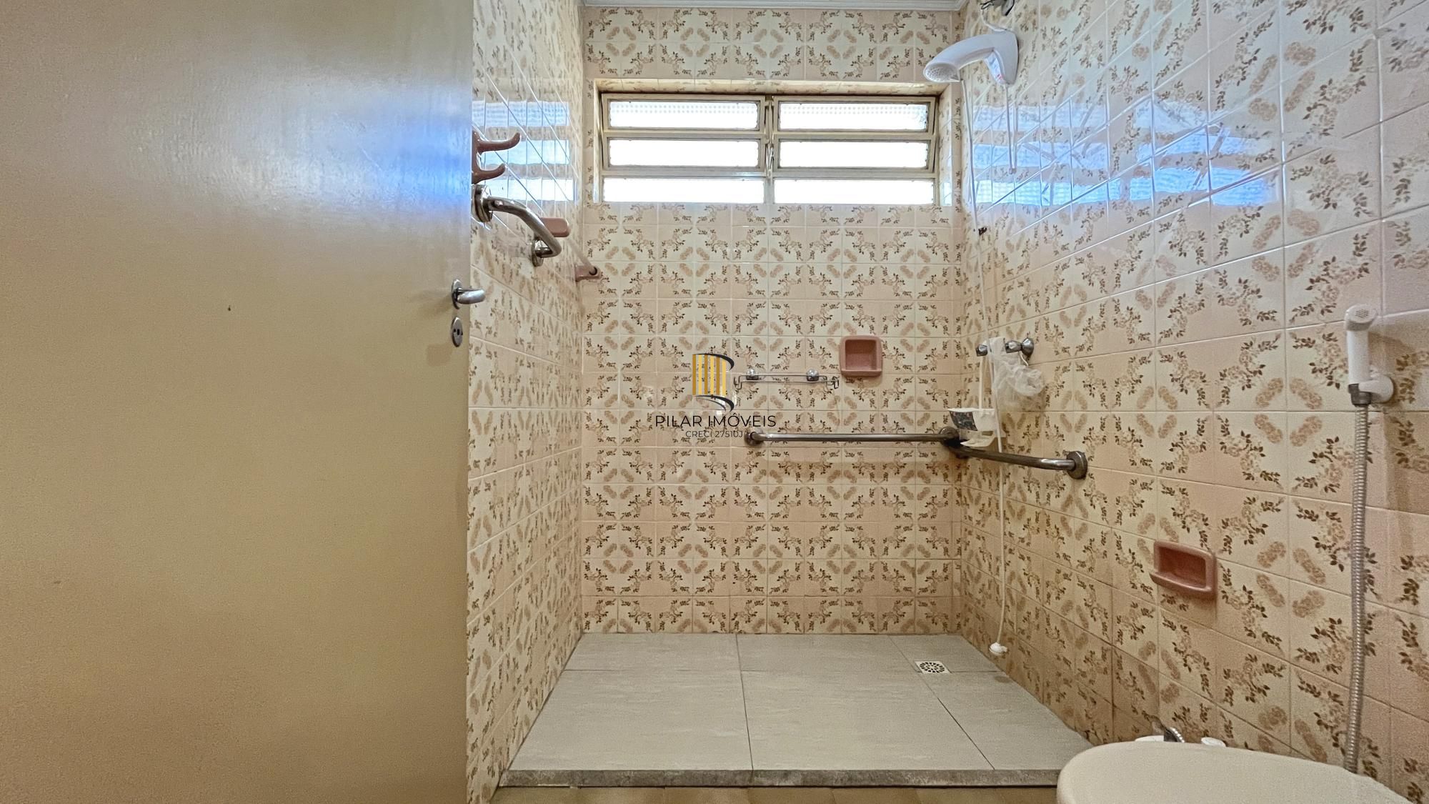 Casa 4 dormitórios no bairro Glória