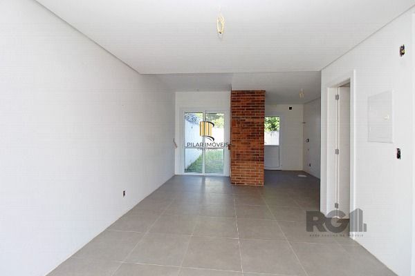 Sobrado para Venda - 100m², 3 dormitórios, sendo 3 suites, 2 vagas - Portal Do Guarujá
