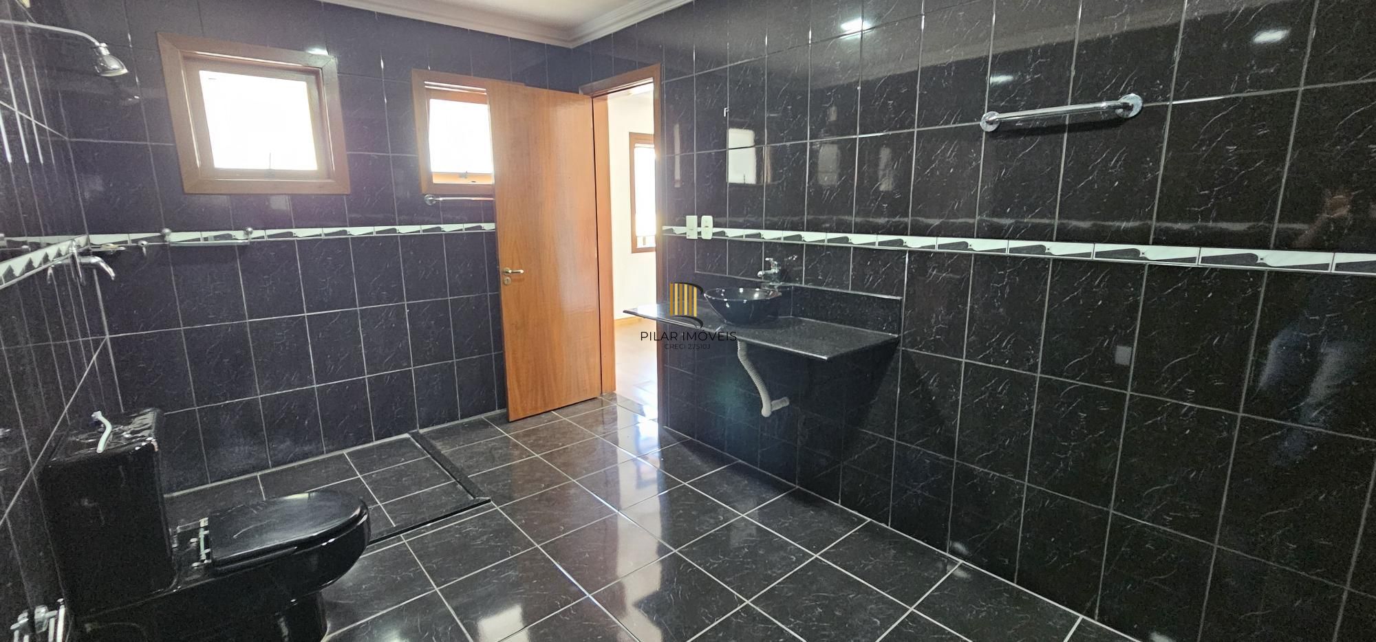 Casa 2 dormitórios no bairro Hípica