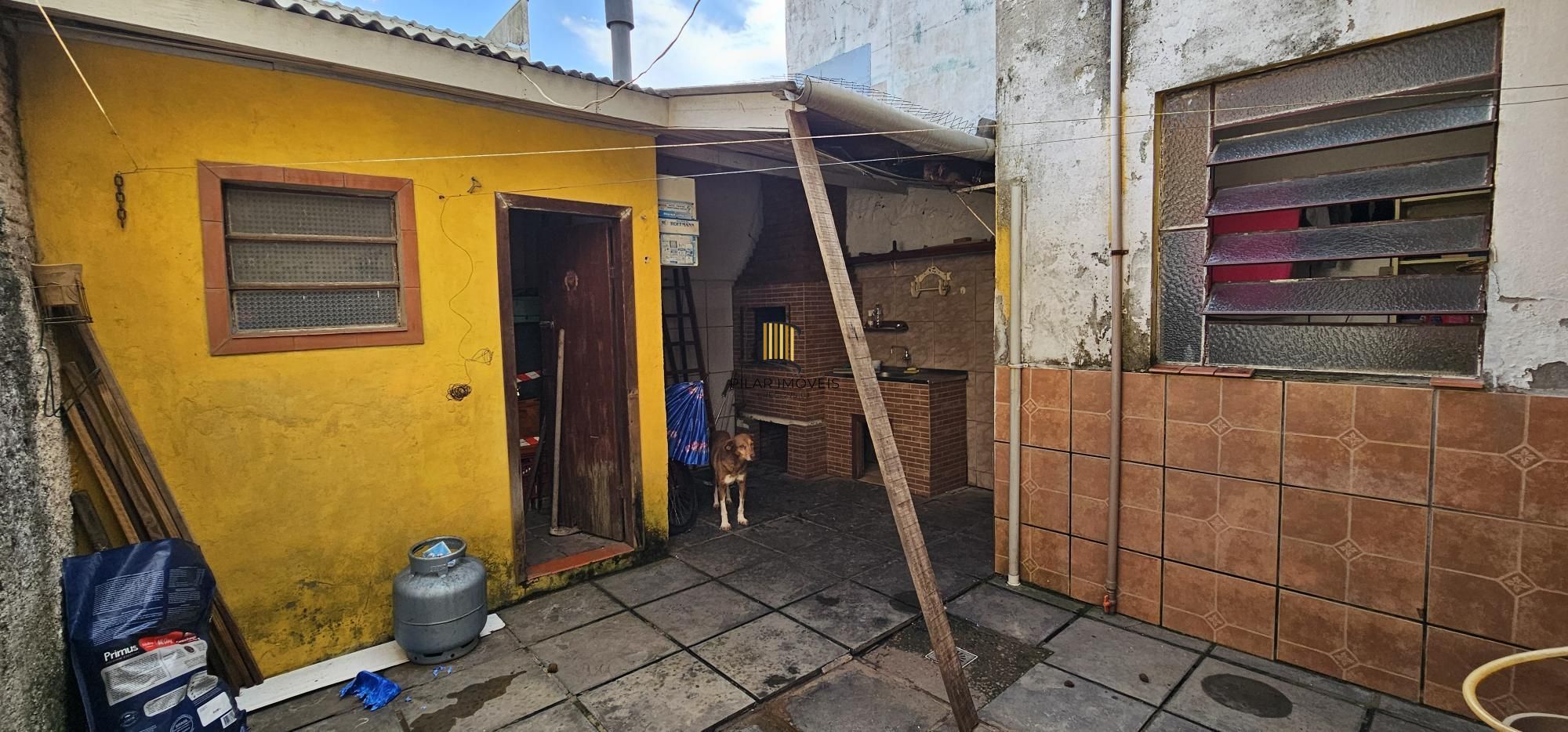 Casa 3 dormitórios no bairro Hípica