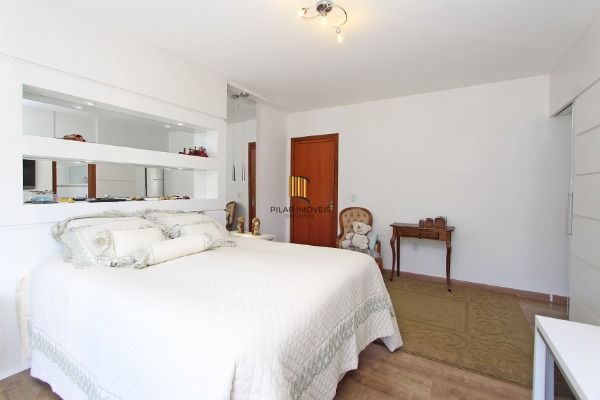 Casa para Venda - 236m², 5 dormitórios, sendo 4 suites, 2 vagas - Lagos De Nova Ipanema