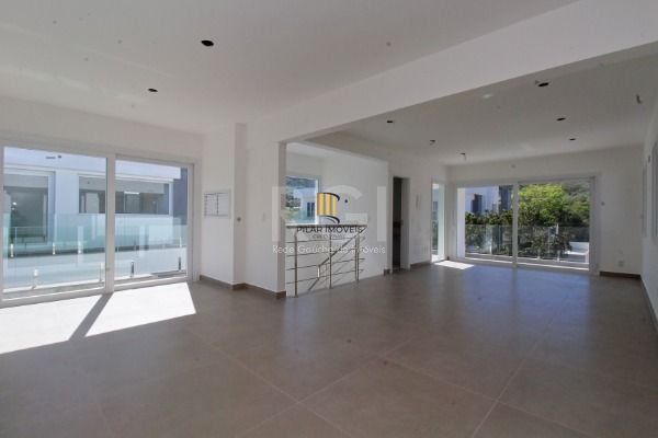 Casa Condominio para Venda - 364m², 3 dormitórios, sendo 3 suites, 2 vagas - Pedra Redonda