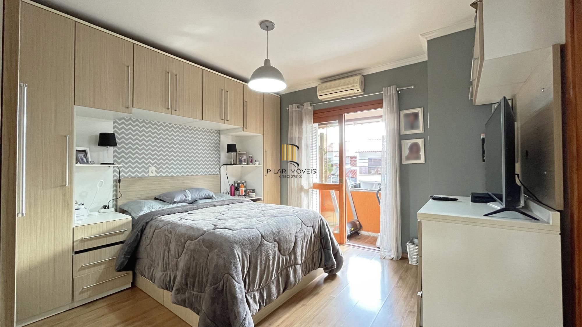 Casa em Porto Alegre, no bairro Hípica, com 3 dormitório(s), e 3 banheiros, à venda.