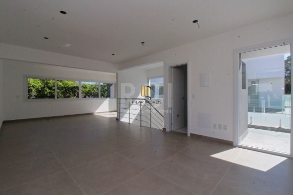 Casa Condominio para Venda - 364m², 3 dormitórios, sendo 3 suites, 2 vagas - Pedra Redonda